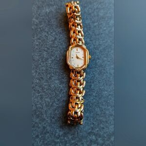 Women's Pulsar watch two tone gold n silver excellent condition…$